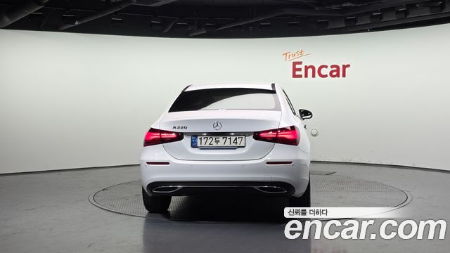 Mercedes-Benz A-Class (W177) A220 Sedan 2024 — фото 4
