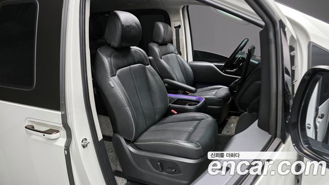 Hyundai Staria 4WD Lounge 9-Seater Inspiration 2022 — фото 17