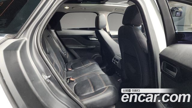 Jaguar F-PACE 20d Prestige 2018 — фото 12