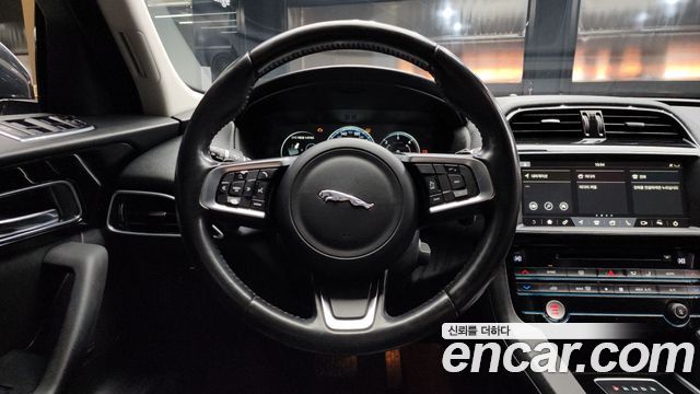 Jaguar F-PACE 20d Prestige 2018 — фото 13