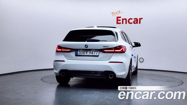 BMW 1 Series (F40) 120i Sports 2022 — фото 4