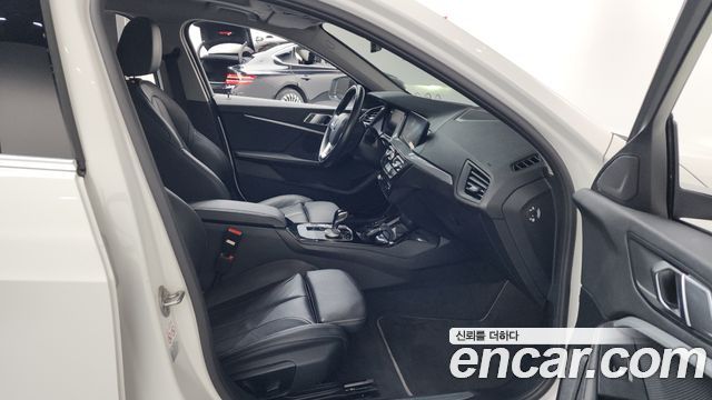 BMW 1 Series (F40) 120i Sports 2022 — фото 15