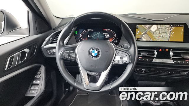 BMW 1 Series (F40) 120i Sports 2022 — фото 17
