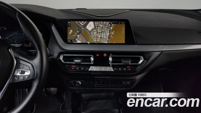 BMW 1 Series (F40) 120i Sports 2022 — фото 18