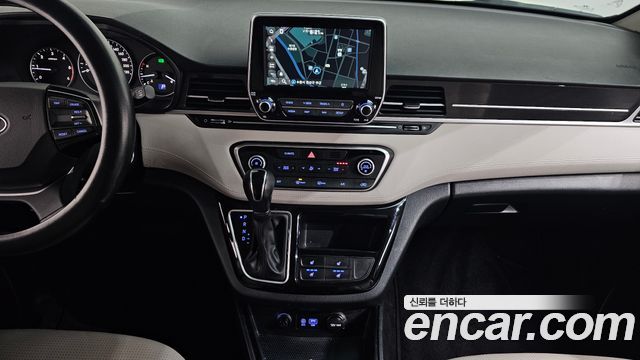 Hyundai Grand Starex Limousine 2021 — фото 14