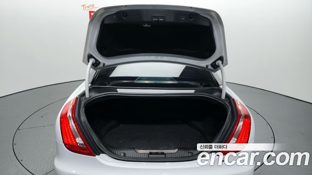 Jaguar XJ 2.0 Luxury LWB X351 2013 — фото 20