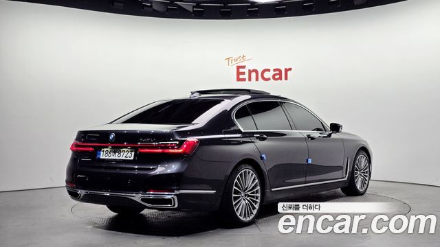 BMW 7 Series (G11) 740Li xDrive Design Pure Excellence 2021 — фото 2
