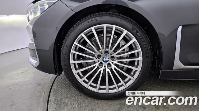 BMW 7 Series (G11) 740Li xDrive Design Pure Excellence 2021 — фото 5