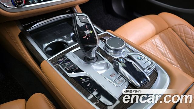 BMW 7 Series (G11) 740Li xDrive Design Pure Excellence 2021 — фото 9