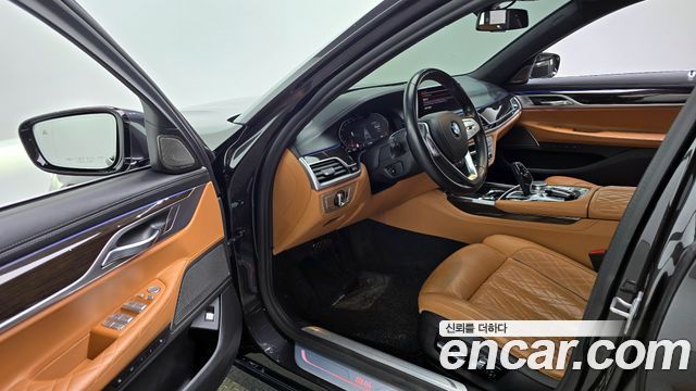 BMW 7 Series (G11) 740Li xDrive Design Pure Excellence 2021 — фото 10