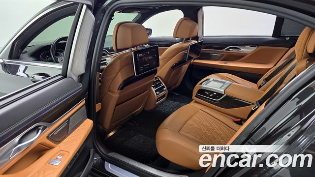 BMW 7 Series (G11) 740Li xDrive Design Pure Excellence 2021 — фото 11