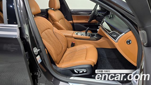 BMW 7 Series (G11) 740Li xDrive Design Pure Excellence 2021 — фото 12