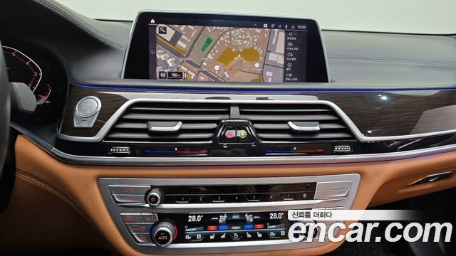 BMW 7 Series (G11) 740Li xDrive Design Pure Excellence 2021 — фото 14