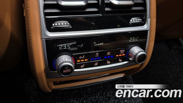 BMW 7 Series (G11) 740Li xDrive Design Pure Excellence 2021 — фото 17
