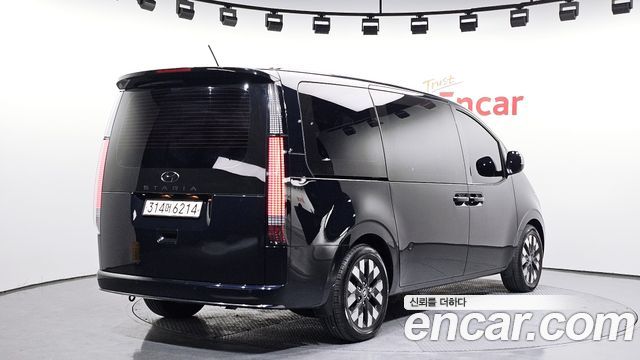 Hyundai Staria Lounge 9-Seater Prestige 2022 — фото 2