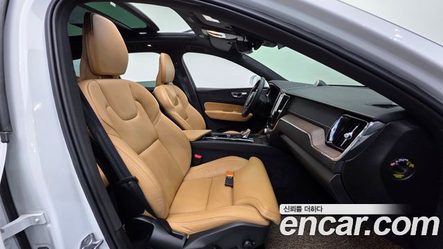 Volvo XC60 (II) B5 Inscription 2022 — фото 10