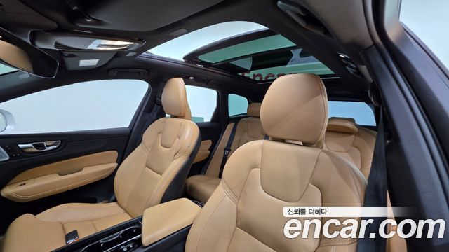 Volvo XC60 (II) B5 Inscription 2022 — фото 12
