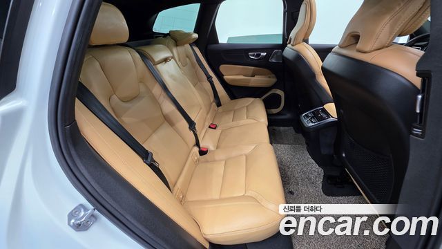 Volvo XC60 (II) B5 Inscription 2022 — фото 19