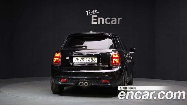 MINI Cooper S 5Door HIGH 3rd 2020 — фото 4