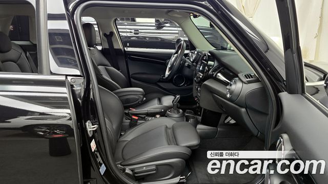 MINI Cooper S 5Door HIGH 3rd 2020 — фото 11