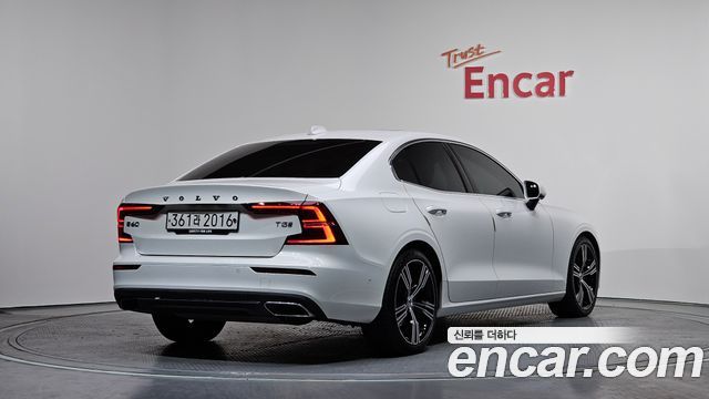 Volvo S60 (III) T5 Inscroption 2020 — фото 2