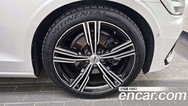 Volvo S60 (III) T5 Inscroption 2020 — фото 5