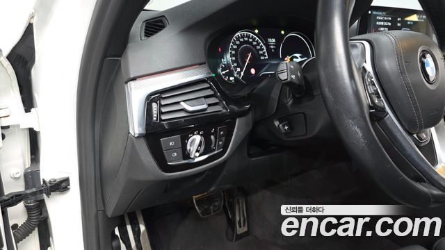 BMW 5 Series (G30) 520d M Sport package 2018 — фото 13
