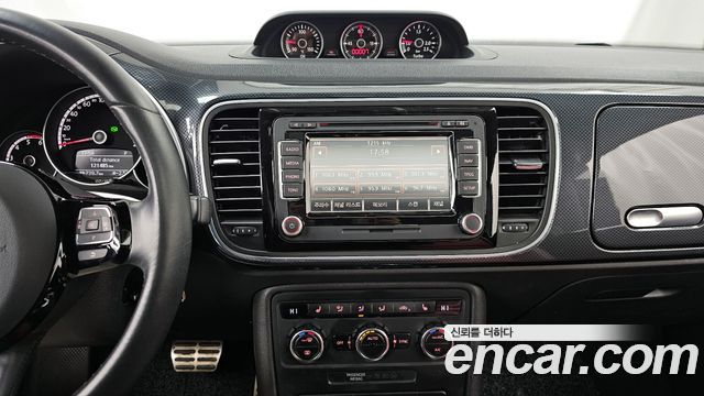 Volkswagen Beetle 2.0 TDI Premium 3rd 2013 — фото 16
