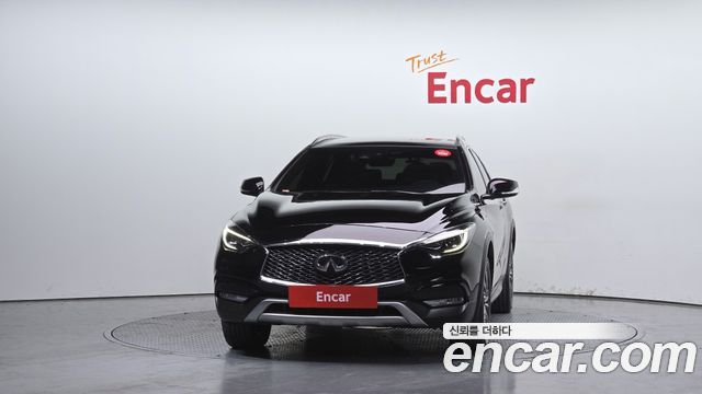 Infiniti QX30 2.0 Essential AWD 2019 — фото 3