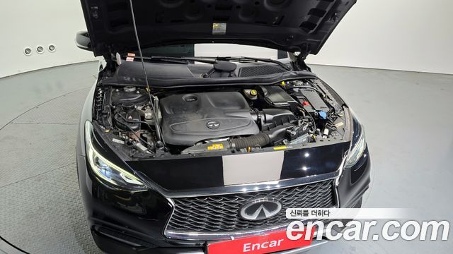 Infiniti QX30 2.0 Essential AWD 2019 — фото 6