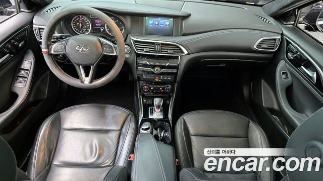 Infiniti QX30 2.0 Essential AWD 2019 — фото 7