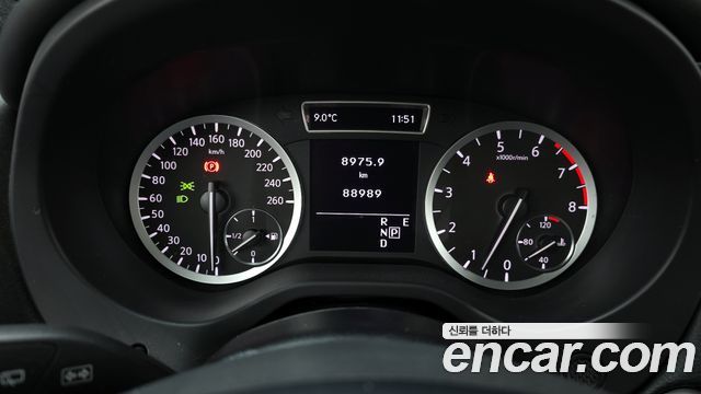 Infiniti QX30 2.0 Essential AWD 2019 — фото 8