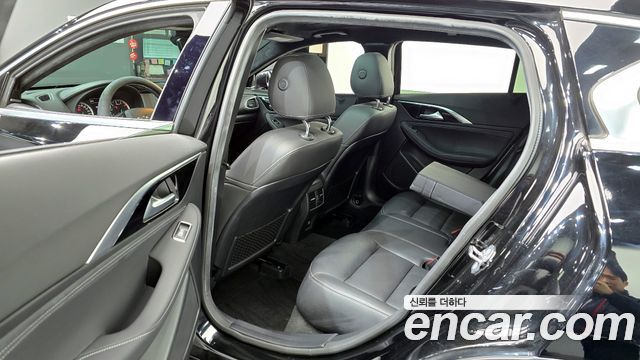 Infiniti QX30 2.0 Essential AWD 2019 — фото 11
