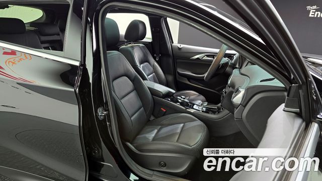 Infiniti QX30 2.0 Essential AWD 2019 — фото 12