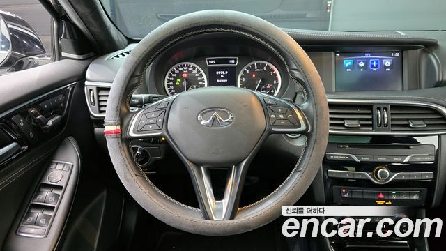 Infiniti QX30 2.0 Essential AWD 2019 — фото 13