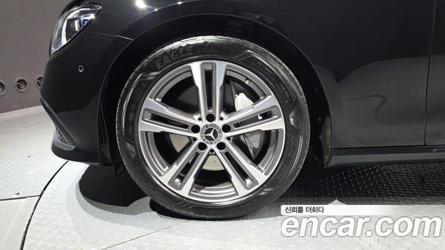 Mercedes-Benz E-Class (W213) E350 4MATIC Avantgarde 2022 — фото 5