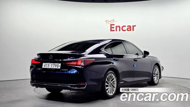 Lexus ES300h (VII) Luxury Plus 2019 — фото 2
