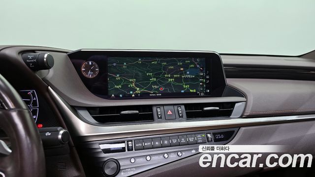 Lexus ES300h (VII) Luxury Plus 2019 — фото 15
