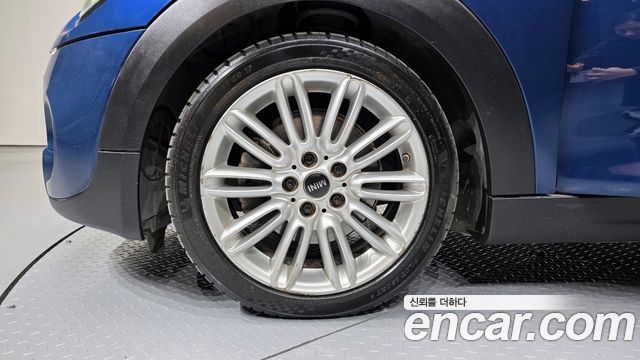 MINI Cooper S 5Door Standard 3rd 2017 — фото 5