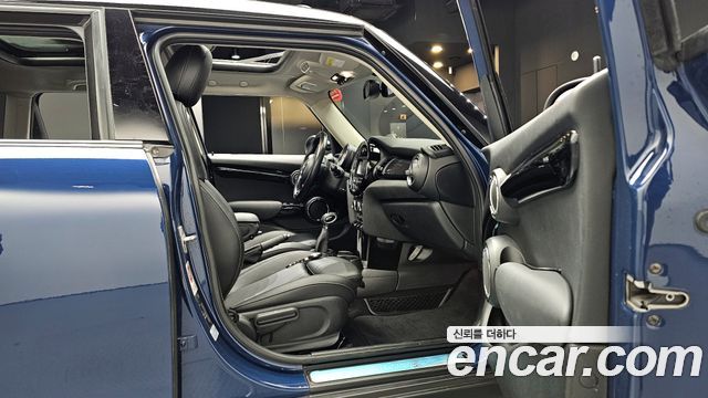 MINI Cooper S 5Door Standard 3rd 2017 — фото 11