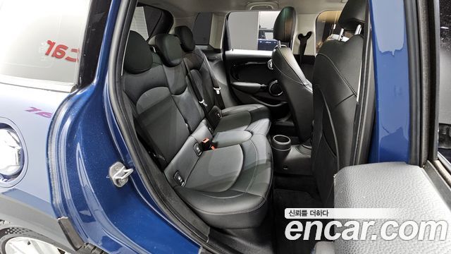 MINI Cooper S 5Door Standard 3rd 2017 — фото 12