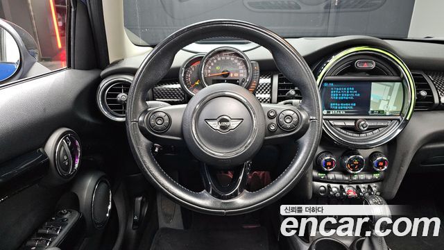 MINI Cooper S 5Door Standard 3rd 2017 — фото 14