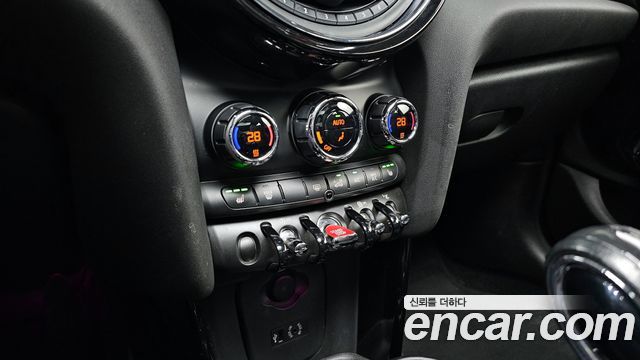 MINI Cooper S 5Door Standard 3rd 2017 — фото 16