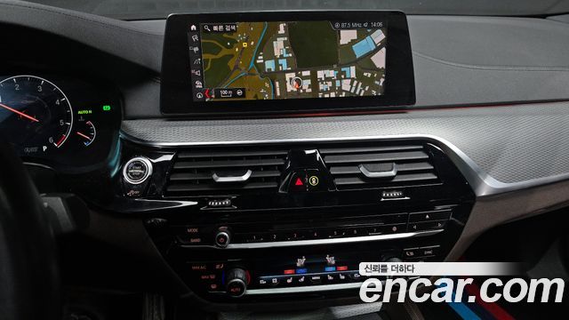 BMW 5 Series (G30) 520d xDrive M Sport Package Plus 2019 — фото 16
