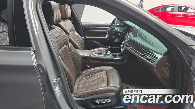 BMW 7 Series (G11) 745Le iPerformance M Sport 2022 — фото 10