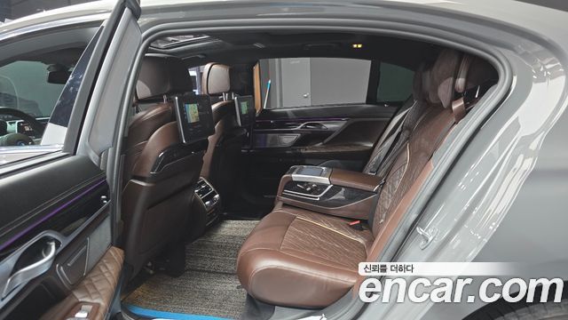 BMW 7 Series (G11) 745Le iPerformance M Sport 2022 — фото 12