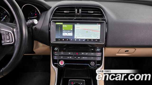 Jaguar XE 20d Perstige AWD 2017 — фото 22