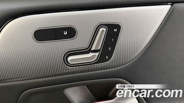 Mercedes-Benz GLB-Class (X247) GLB200 d 2021 — фото 17