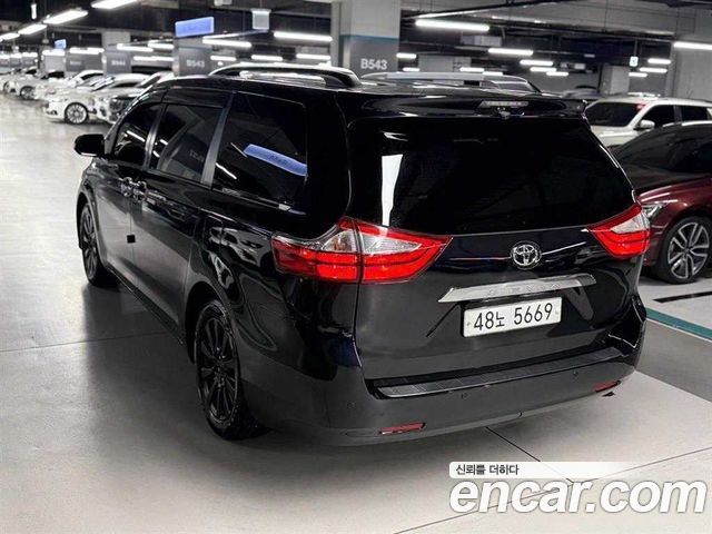 Toyota Sienna 3.5 AWD 2017 — фото 4