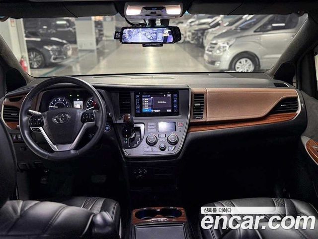 Toyota Sienna 3.5 AWD 2017 — фото 7